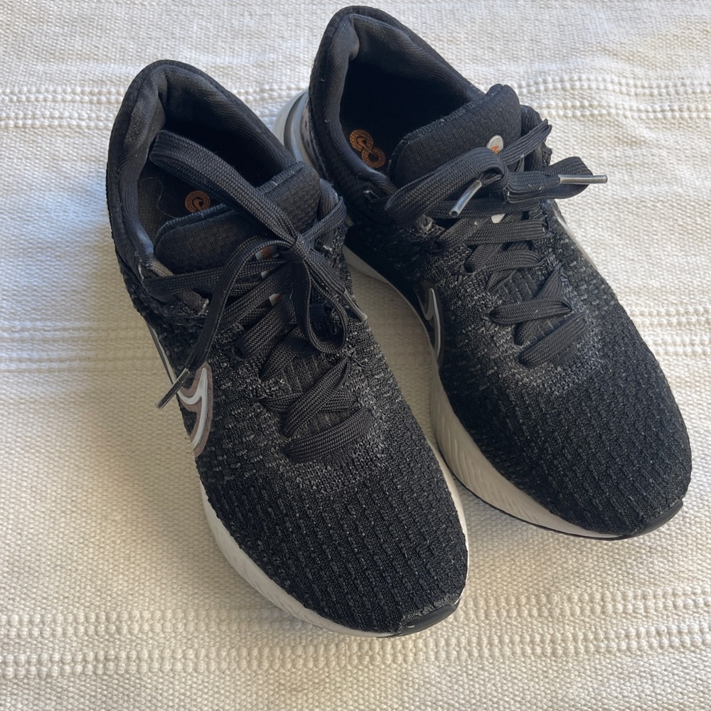 NIKE - WOMENS SIZE 8 - Picture 5 of 10
